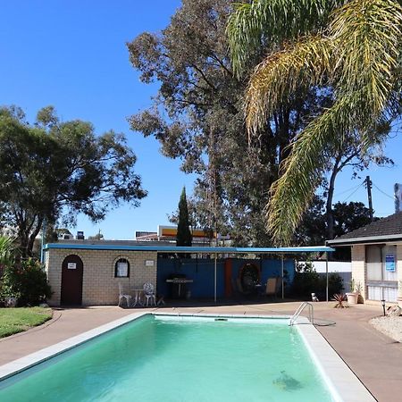 Capri Motel Balranald Esterno foto