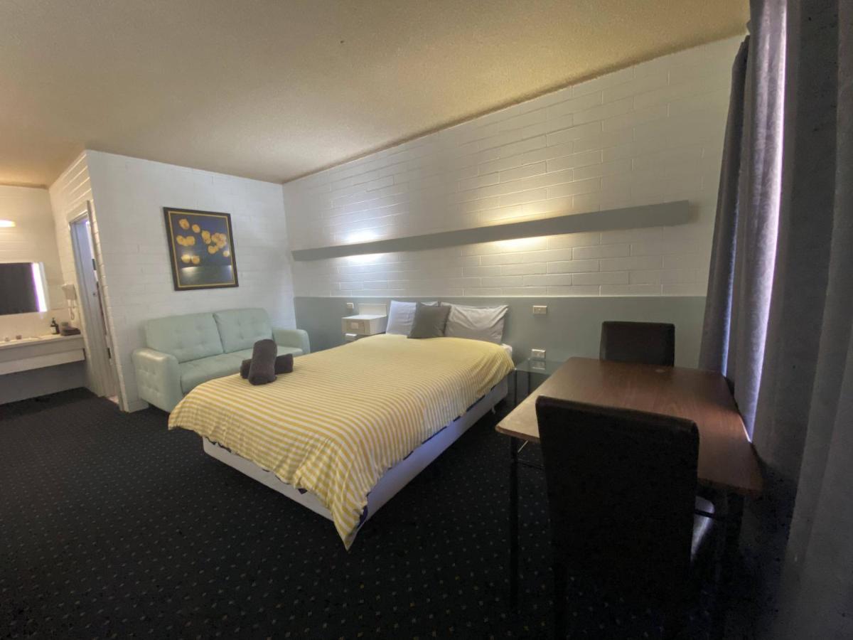 Capri Motel Balranald Esterno foto
