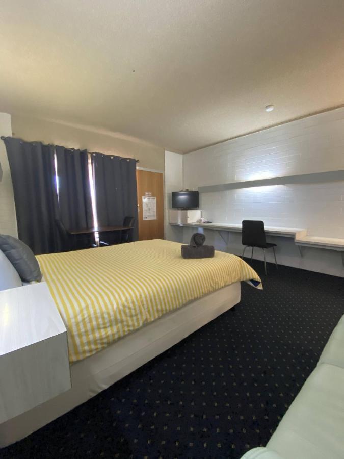 Capri Motel Balranald Esterno foto