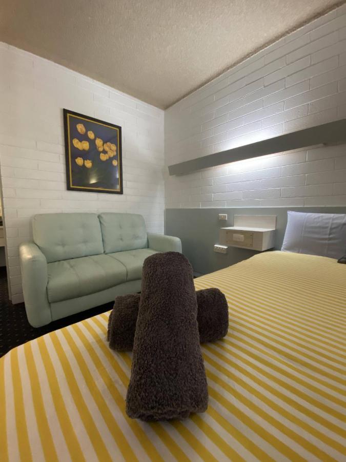Capri Motel Balranald Esterno foto