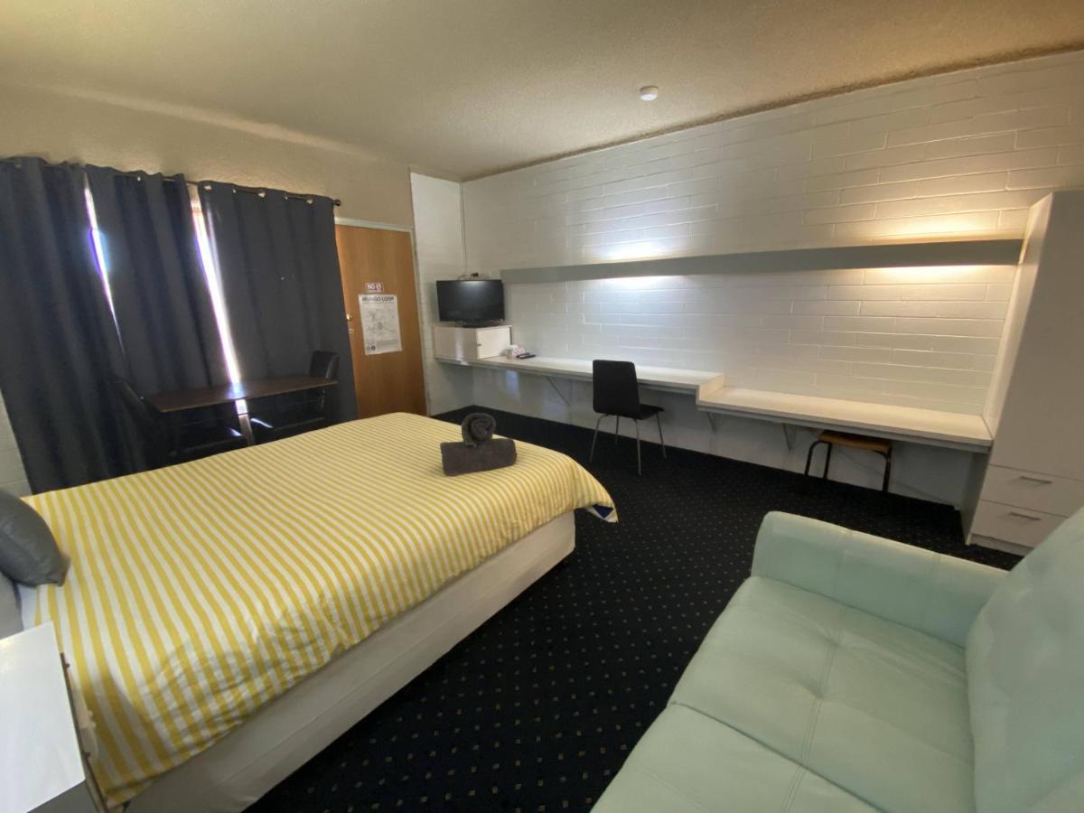 Capri Motel Balranald Esterno foto