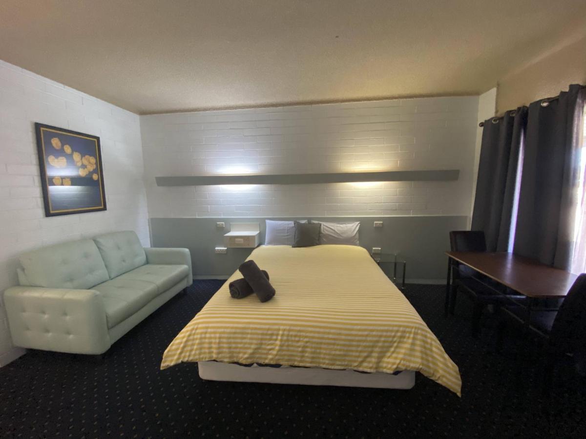 Capri Motel Balranald Esterno foto