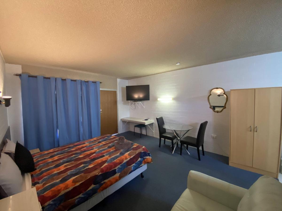 Capri Motel Balranald Esterno foto