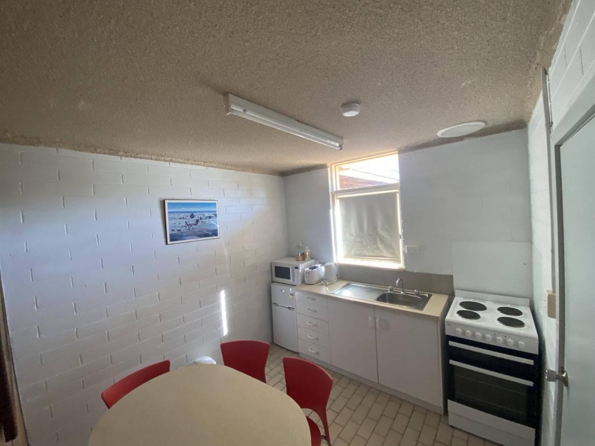 Capri Motel Balranald Esterno foto