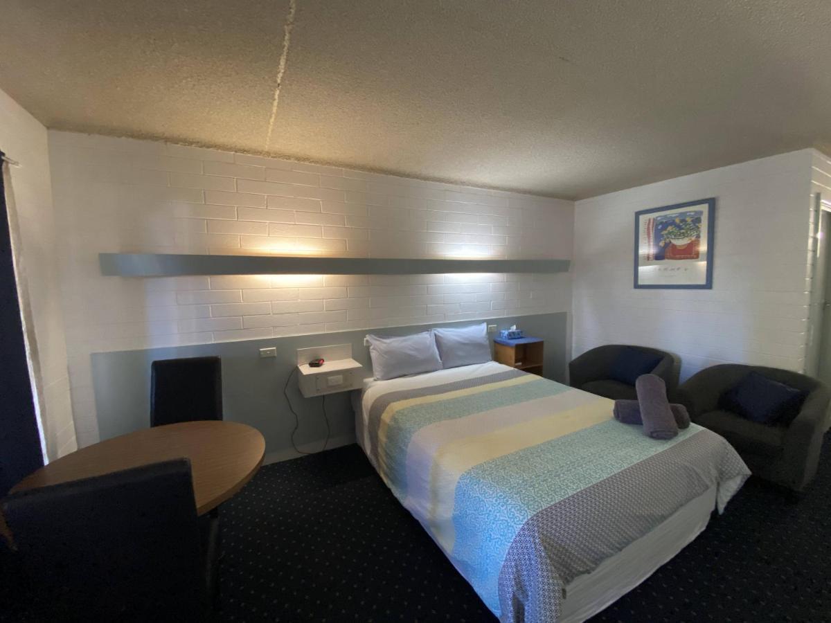 Capri Motel Balranald Esterno foto