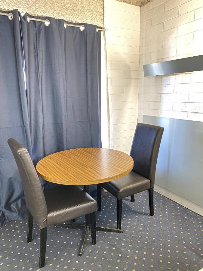 Capri Motel Balranald Esterno foto