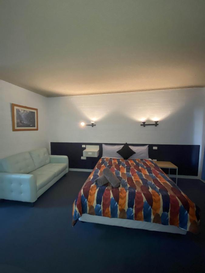 Capri Motel Balranald Esterno foto