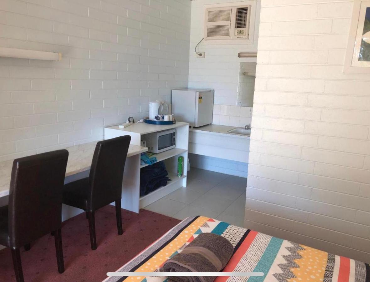 Capri Motel Balranald Esterno foto