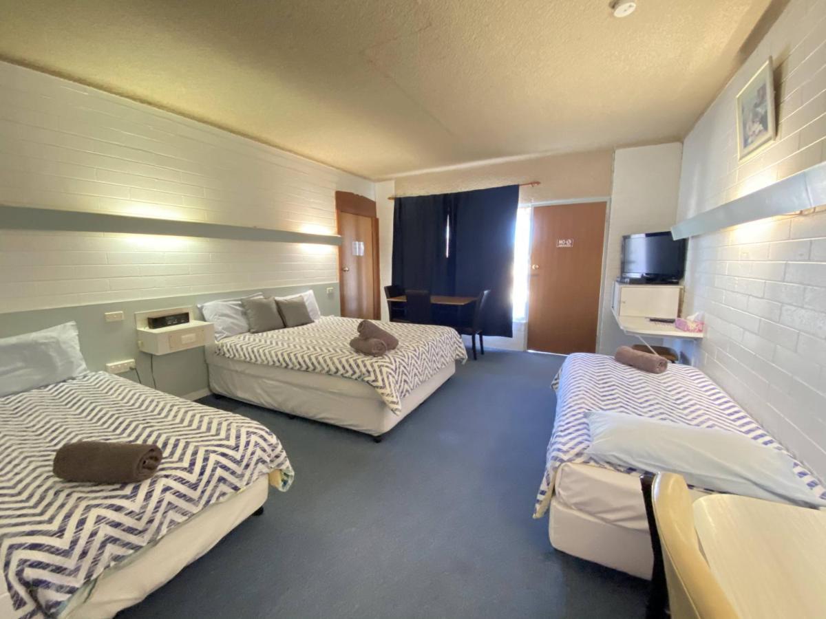 Capri Motel Balranald Esterno foto
