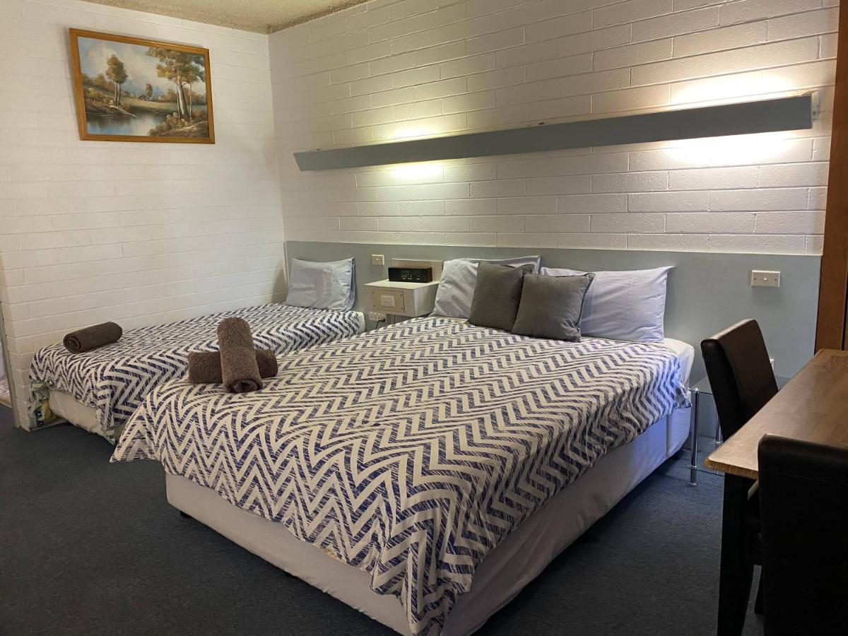 Capri Motel Balranald Esterno foto