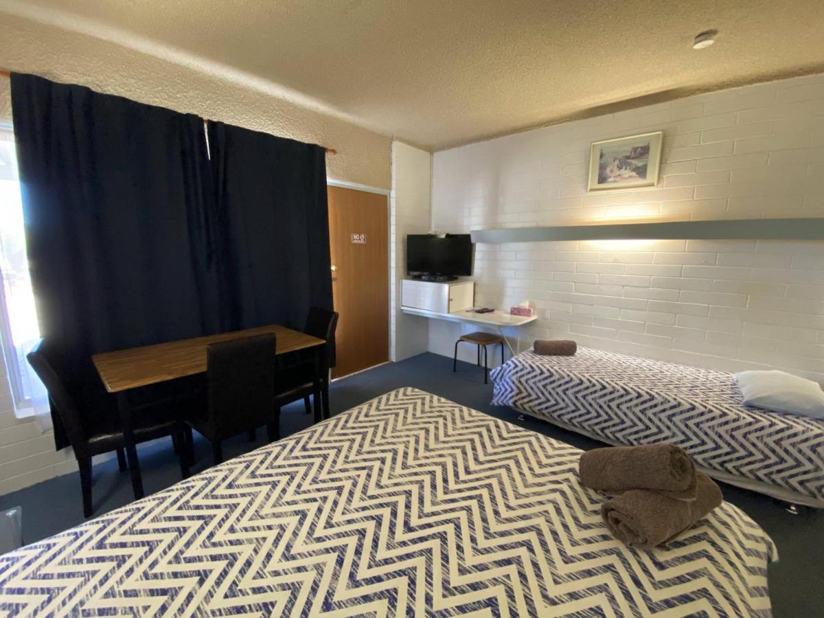 Capri Motel Balranald Esterno foto