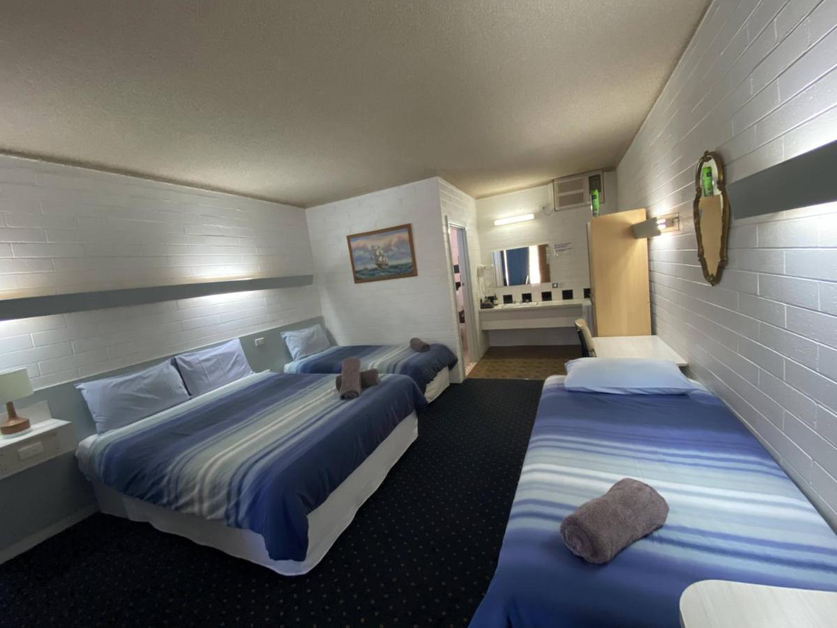 Capri Motel Balranald Esterno foto