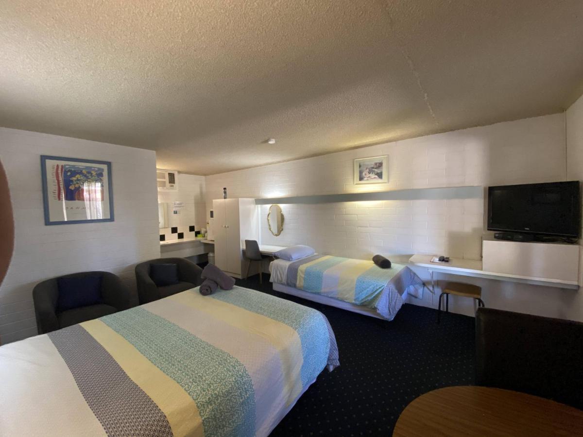 Capri Motel Balranald Esterno foto