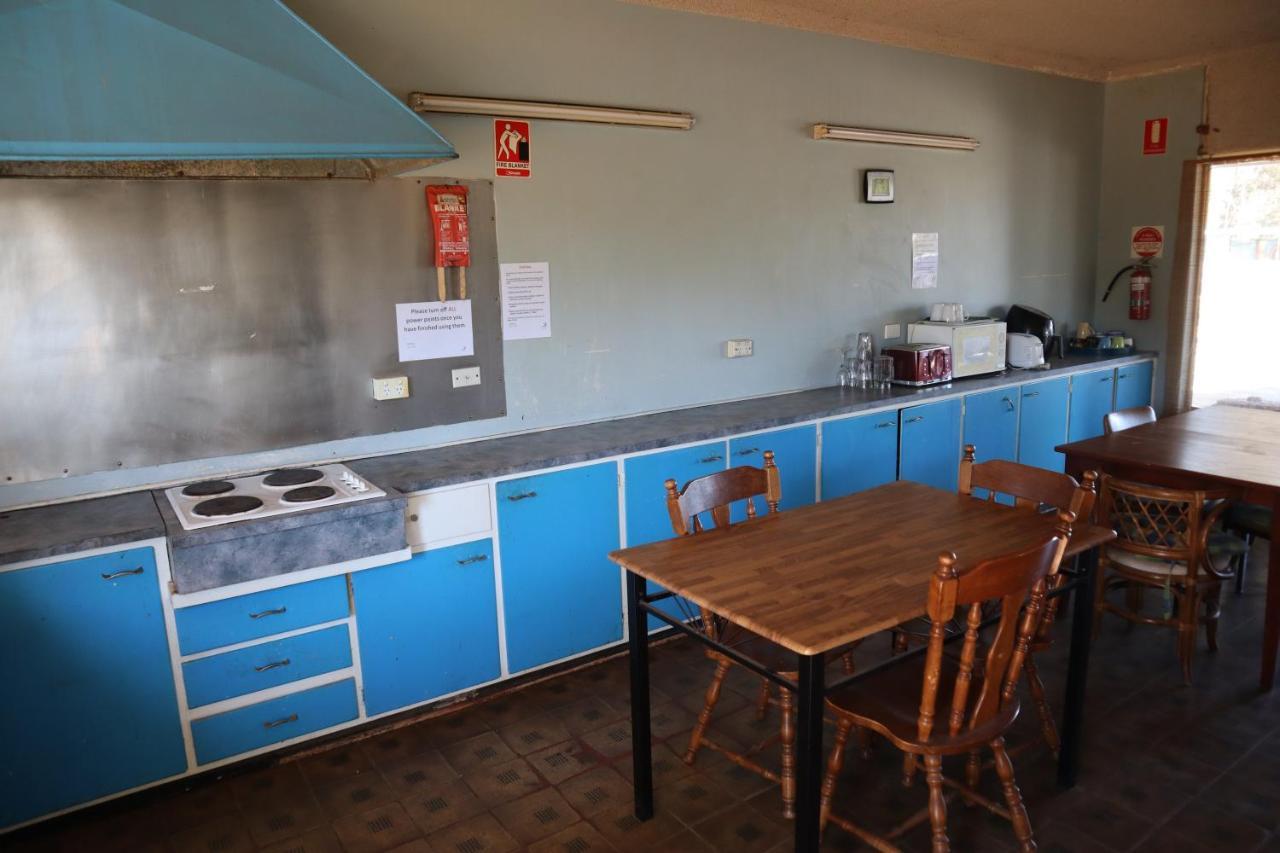 Capri Motel Balranald Esterno foto