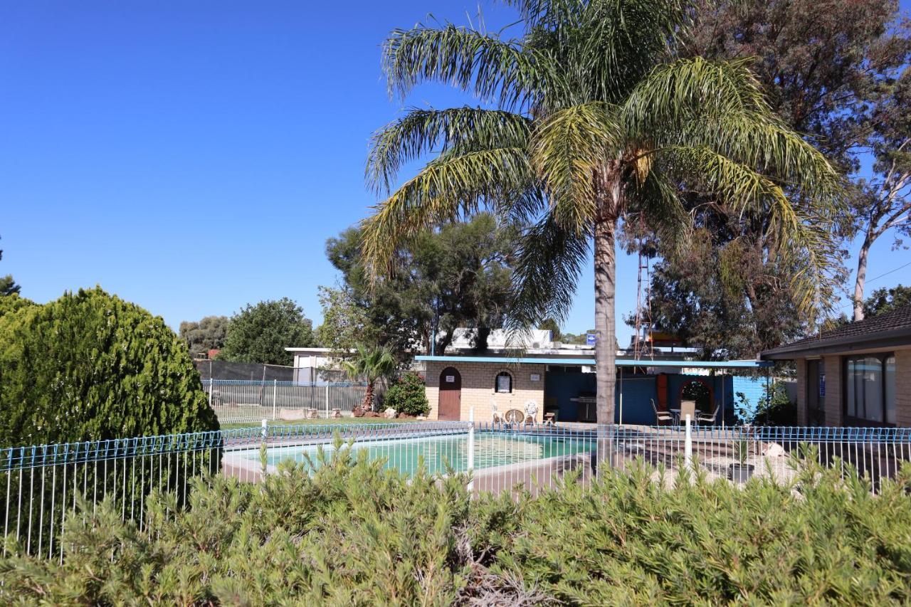 Capri Motel Balranald Esterno foto