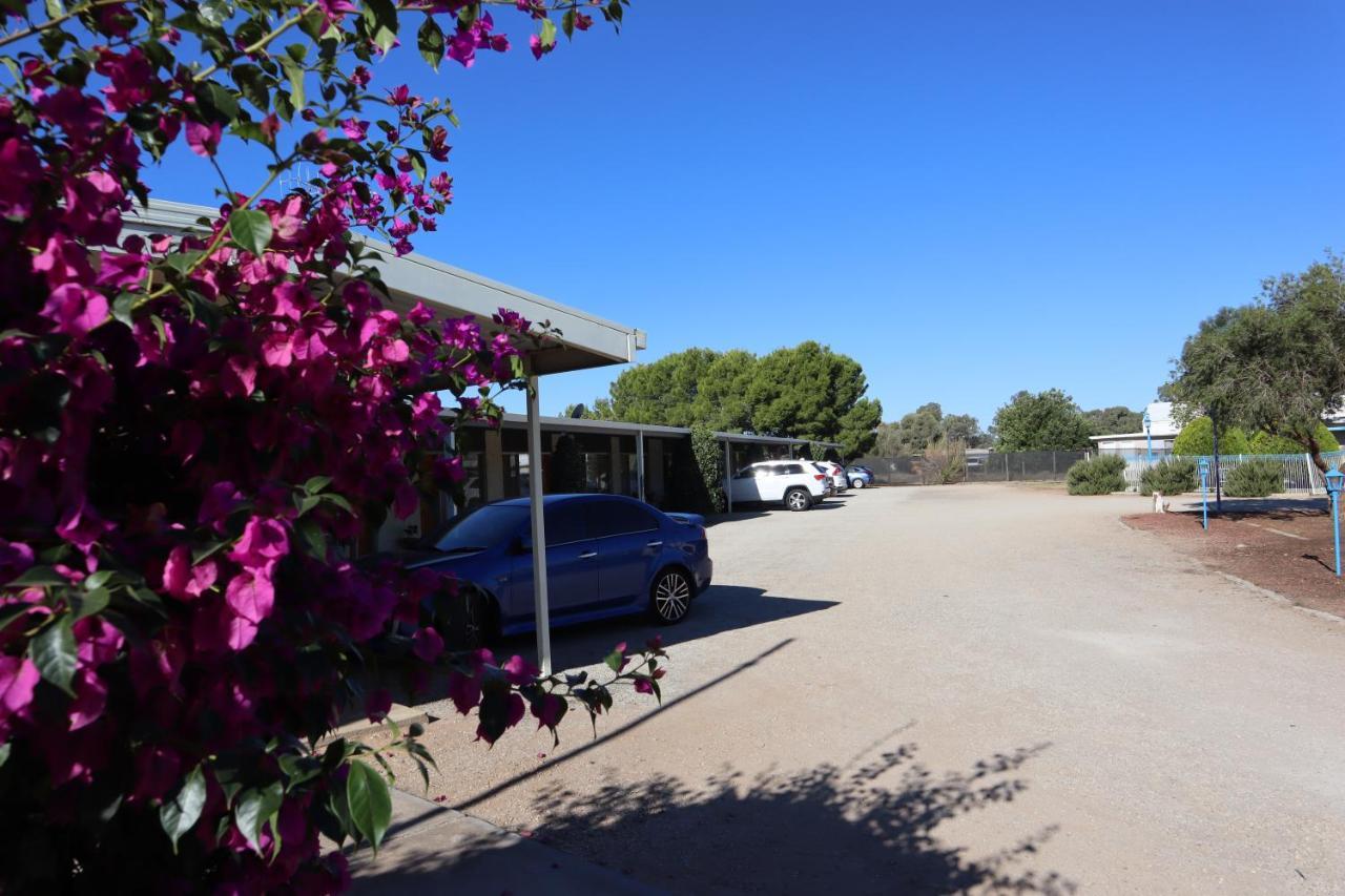 Capri Motel Balranald Esterno foto