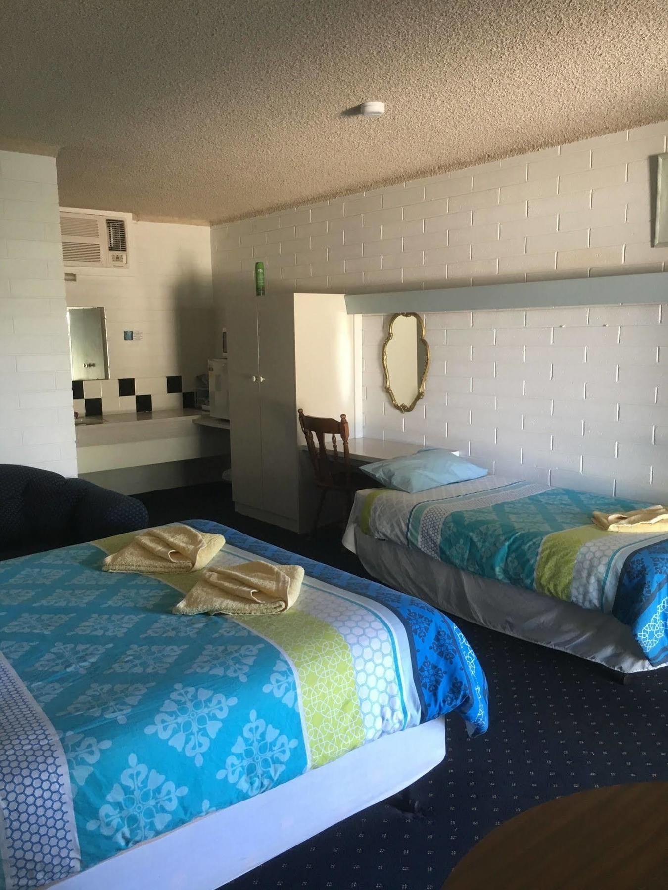 Capri Motel Balranald Esterno foto