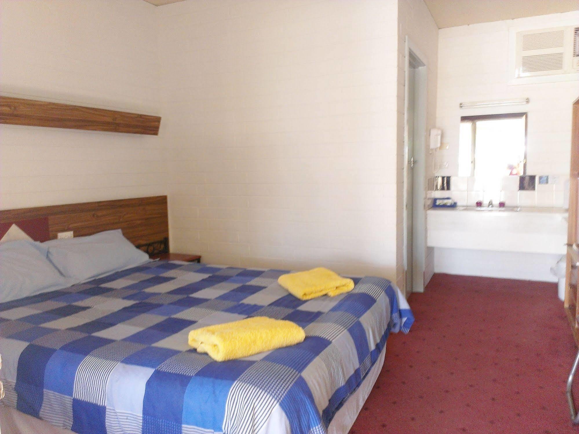 Capri Motel Balranald Esterno foto