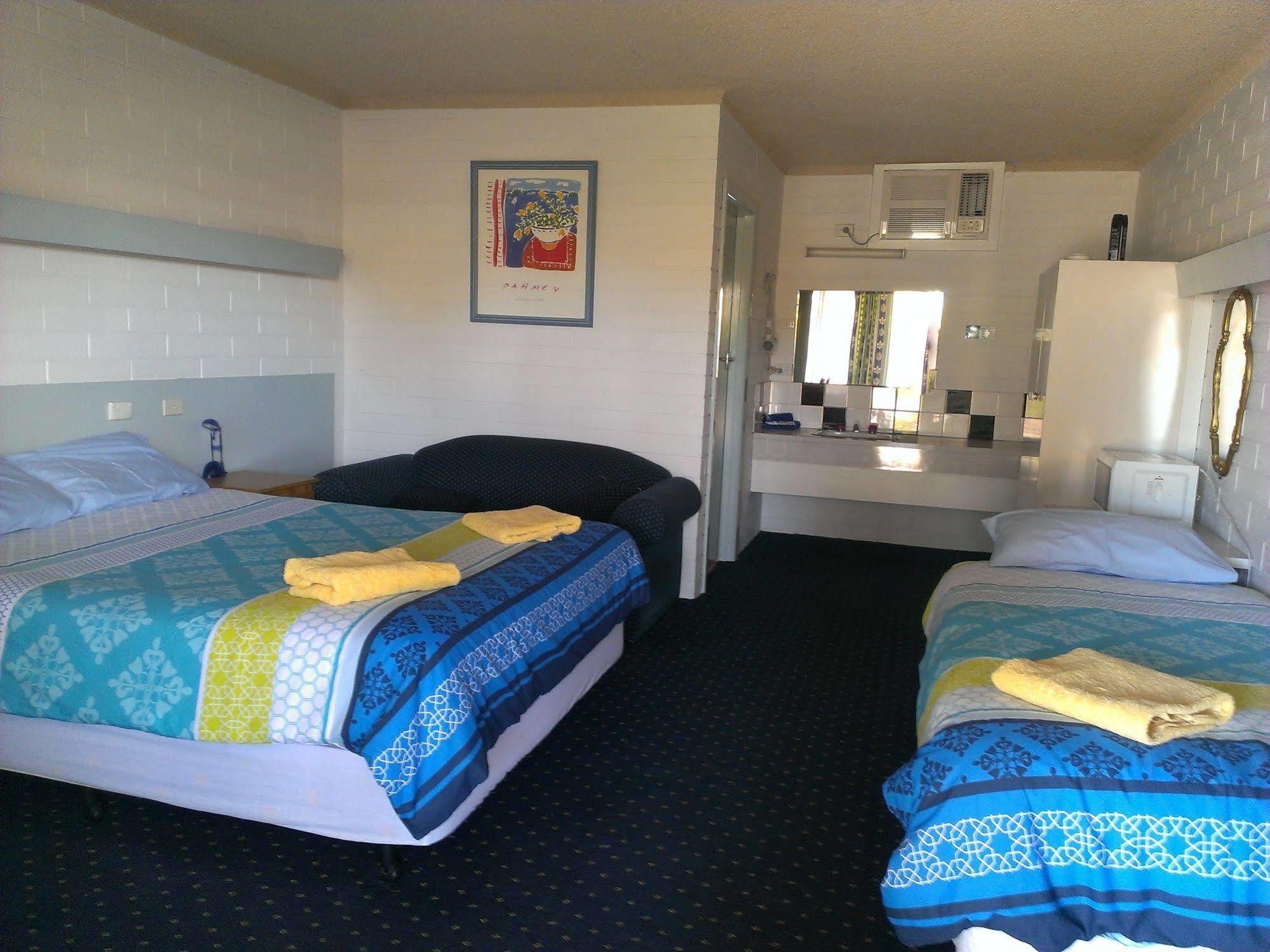 Capri Motel Balranald Esterno foto