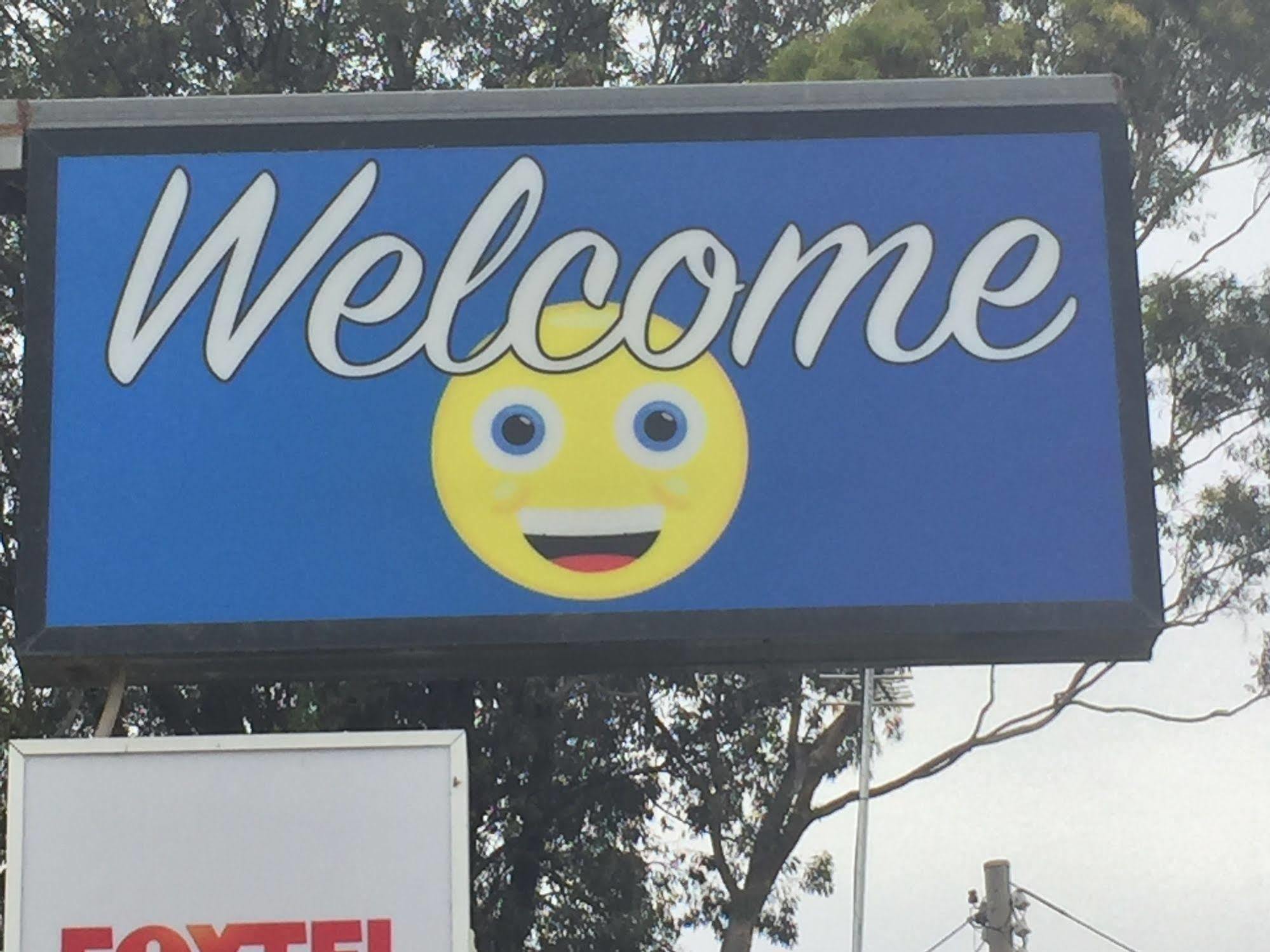Capri Motel Balranald Esterno foto